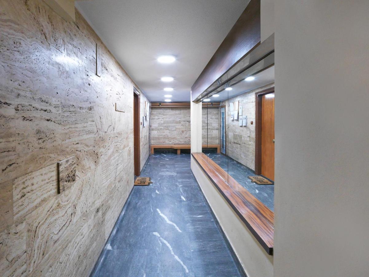Newly Renovated Apartment In The Heart Of Афины Экстерьер фото