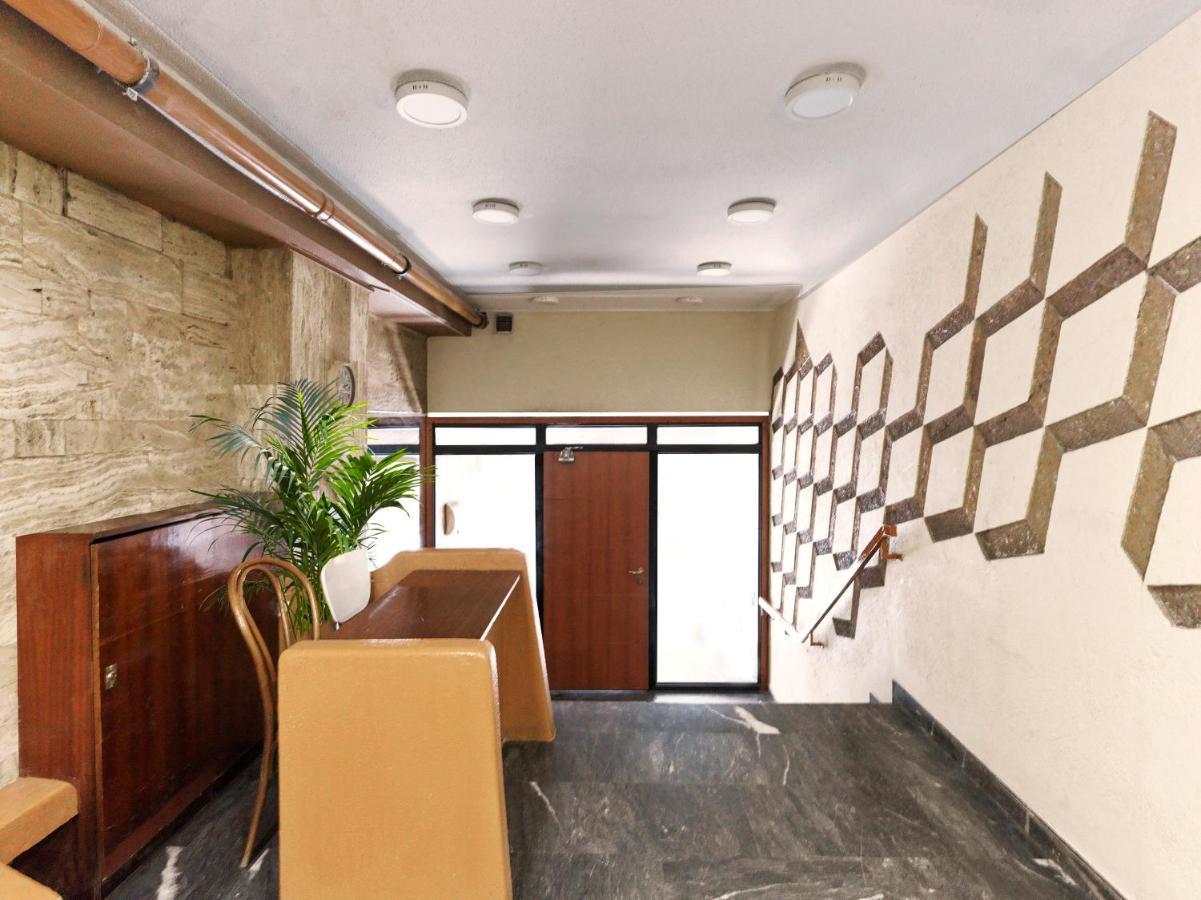 Newly Renovated Apartment In The Heart Of Афины Экстерьер фото